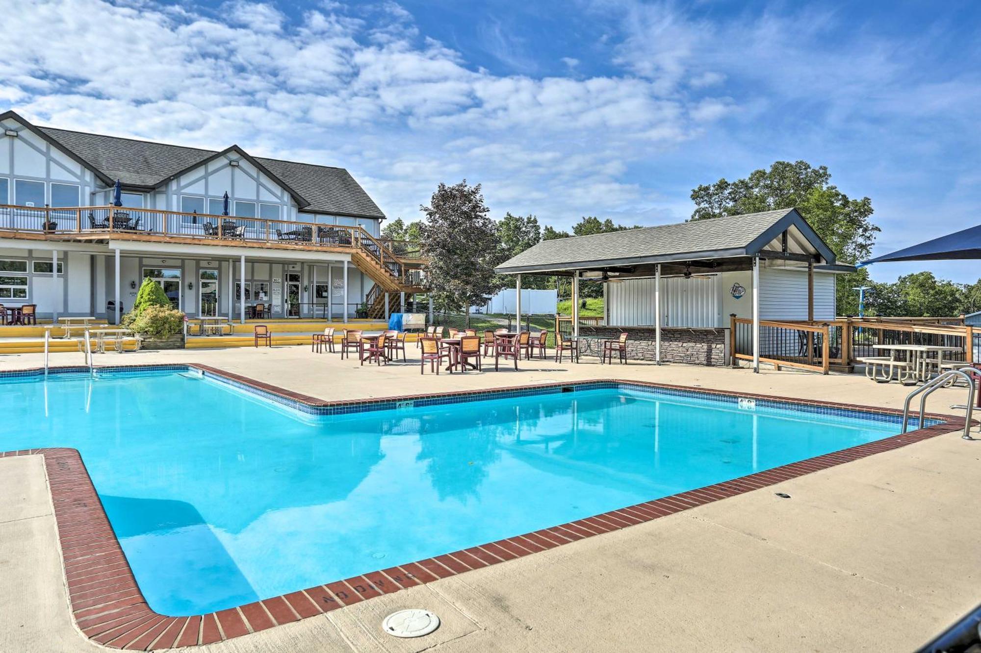 Poconos Family Home - Near Falls With Resort Perks! ブッシュキル エクステリア 写真