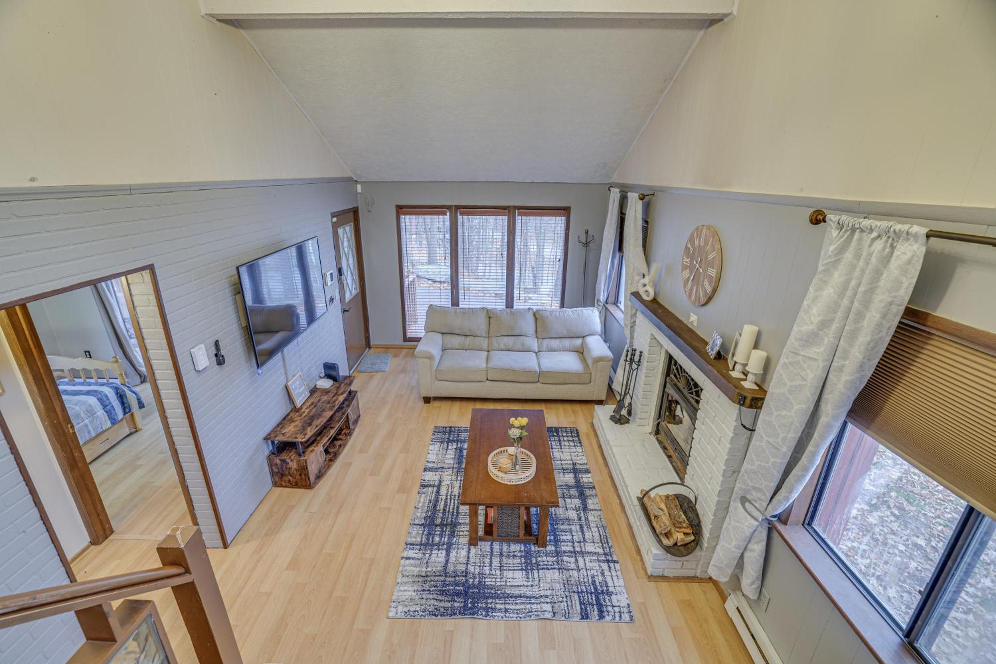 Poconos Family Home - Near Falls With Resort Perks! ブッシュキル エクステリア 写真