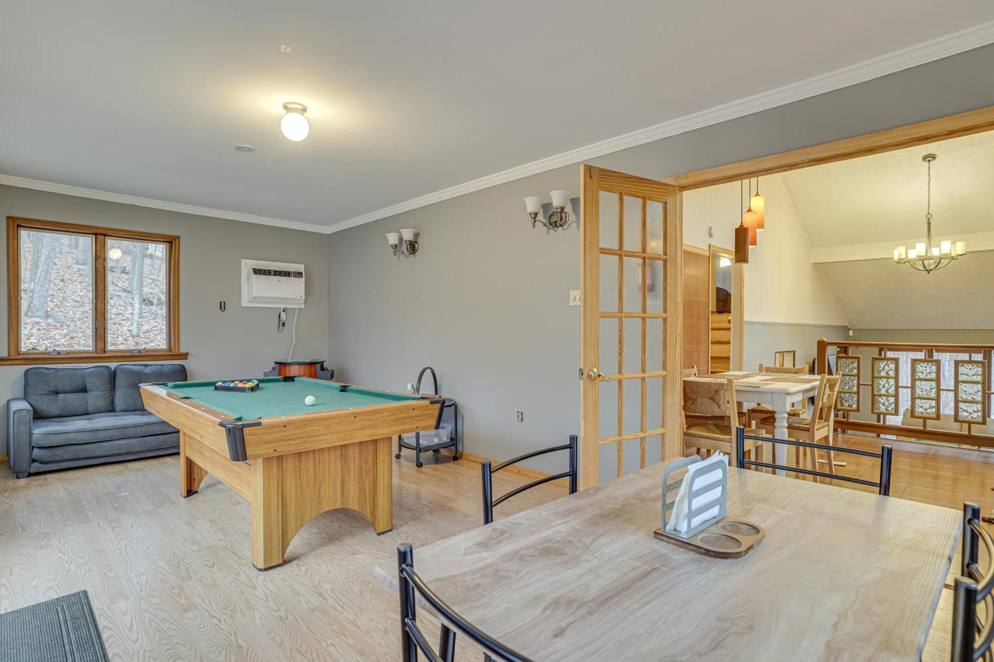 Poconos Family Home - Near Falls With Resort Perks! ブッシュキル エクステリア 写真
